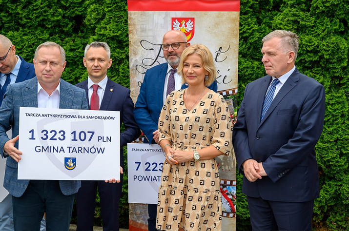 Gmina Tarnów. Konkretne wsparcie dla samorządów - przeszło milion trzysta tysięcy dla gminy Tarnów 